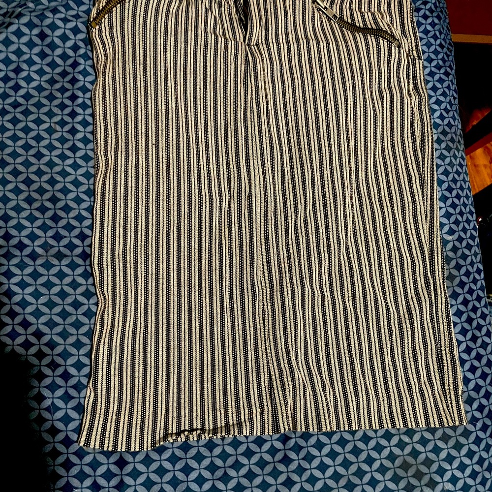 Black and white a pencil 50’s skirt